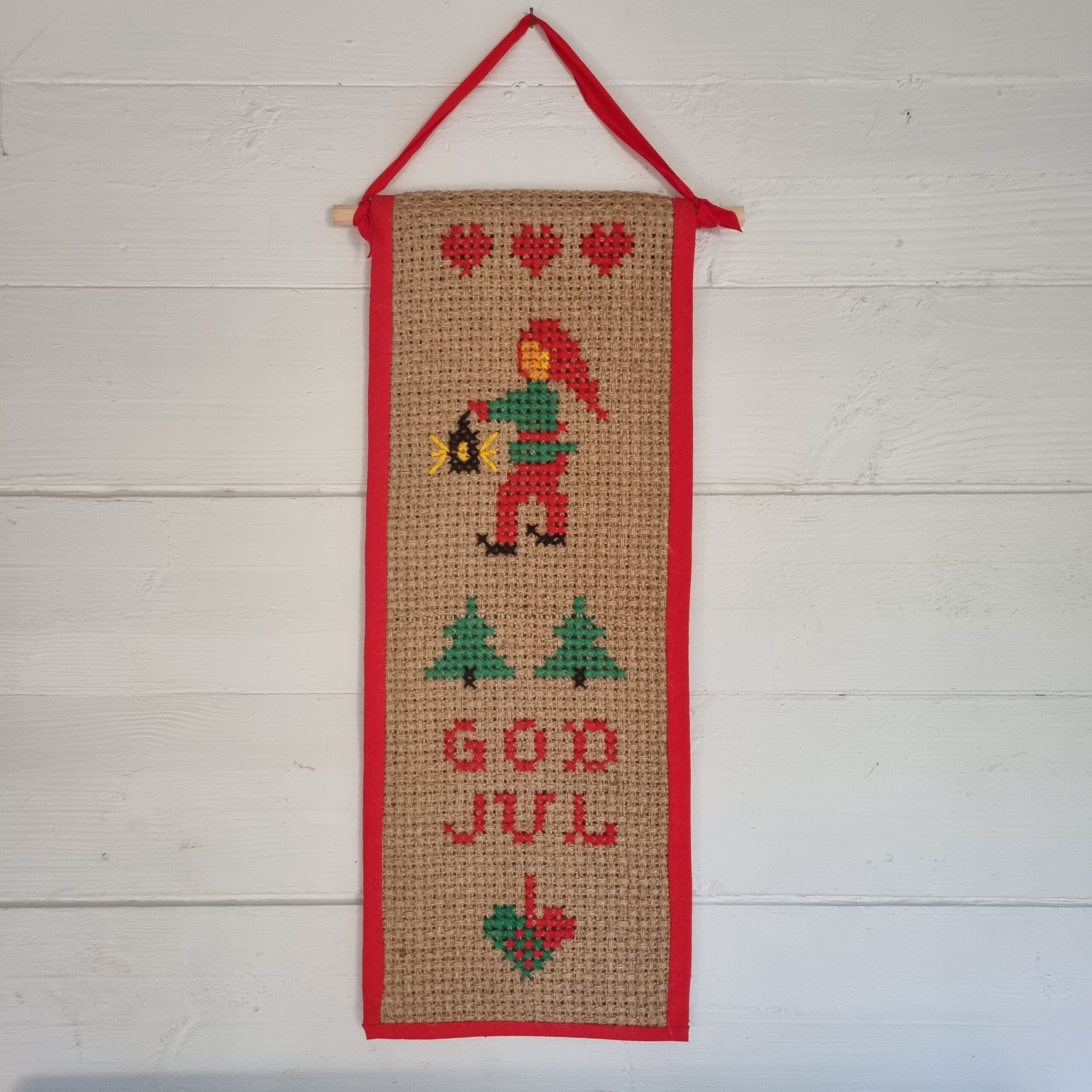 Fint jule ophæng med søde broderier