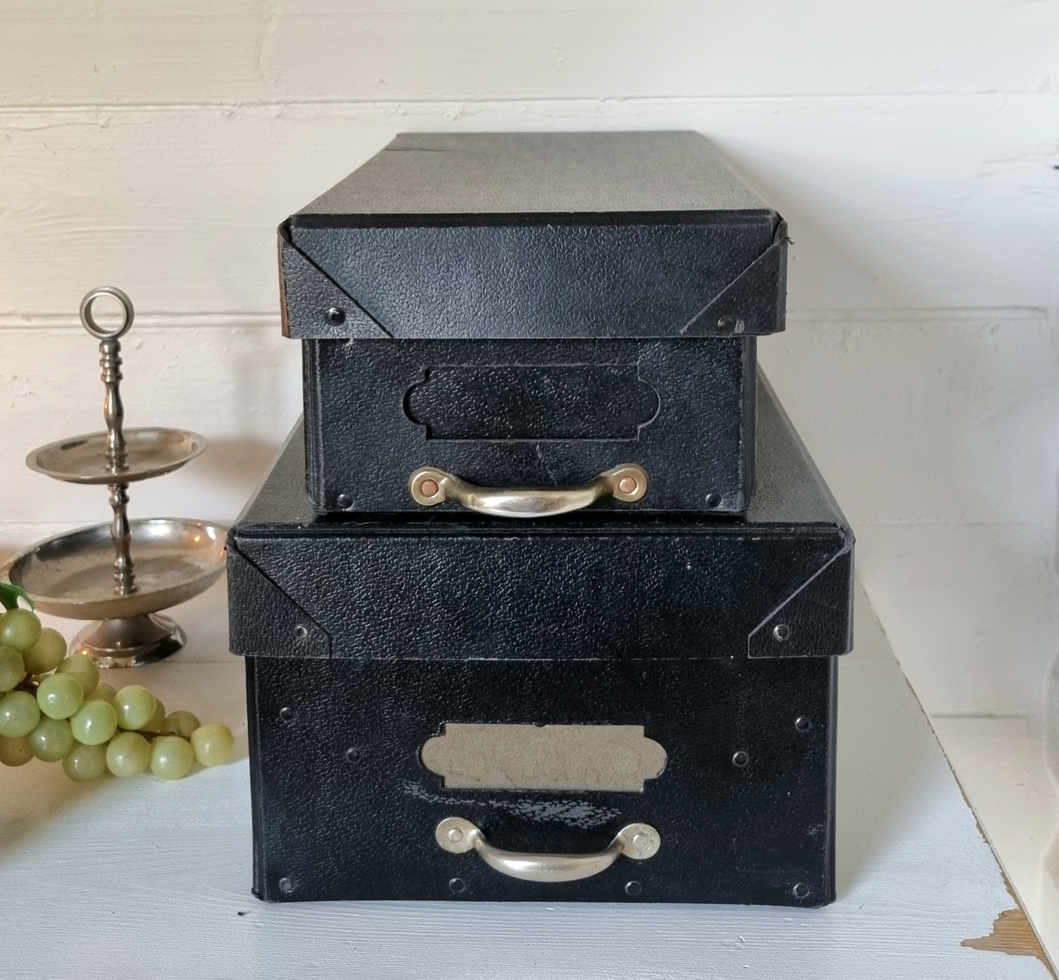 Flotte arkivæsker med greb i kraftigt pap