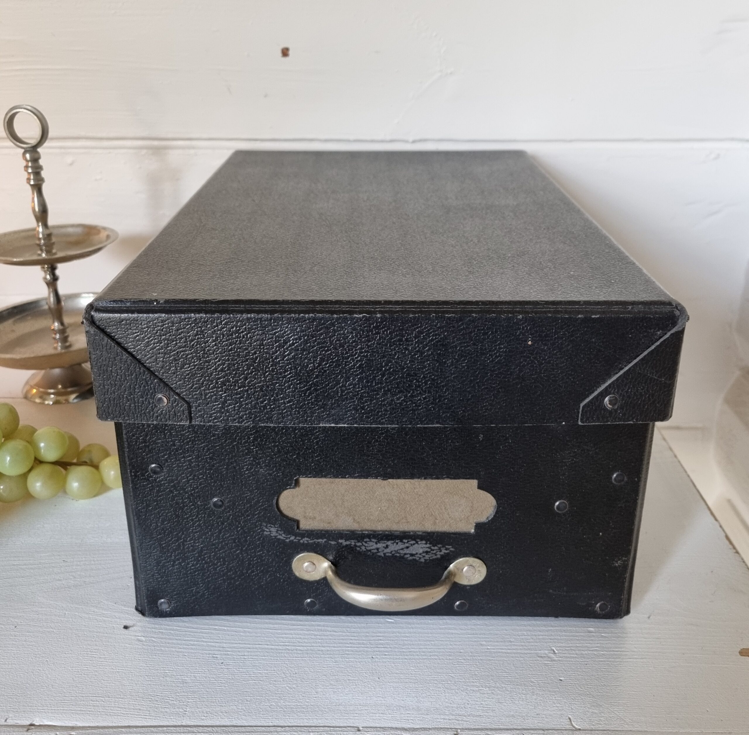 Flot stor arkivæske med greb i kraftigt pap