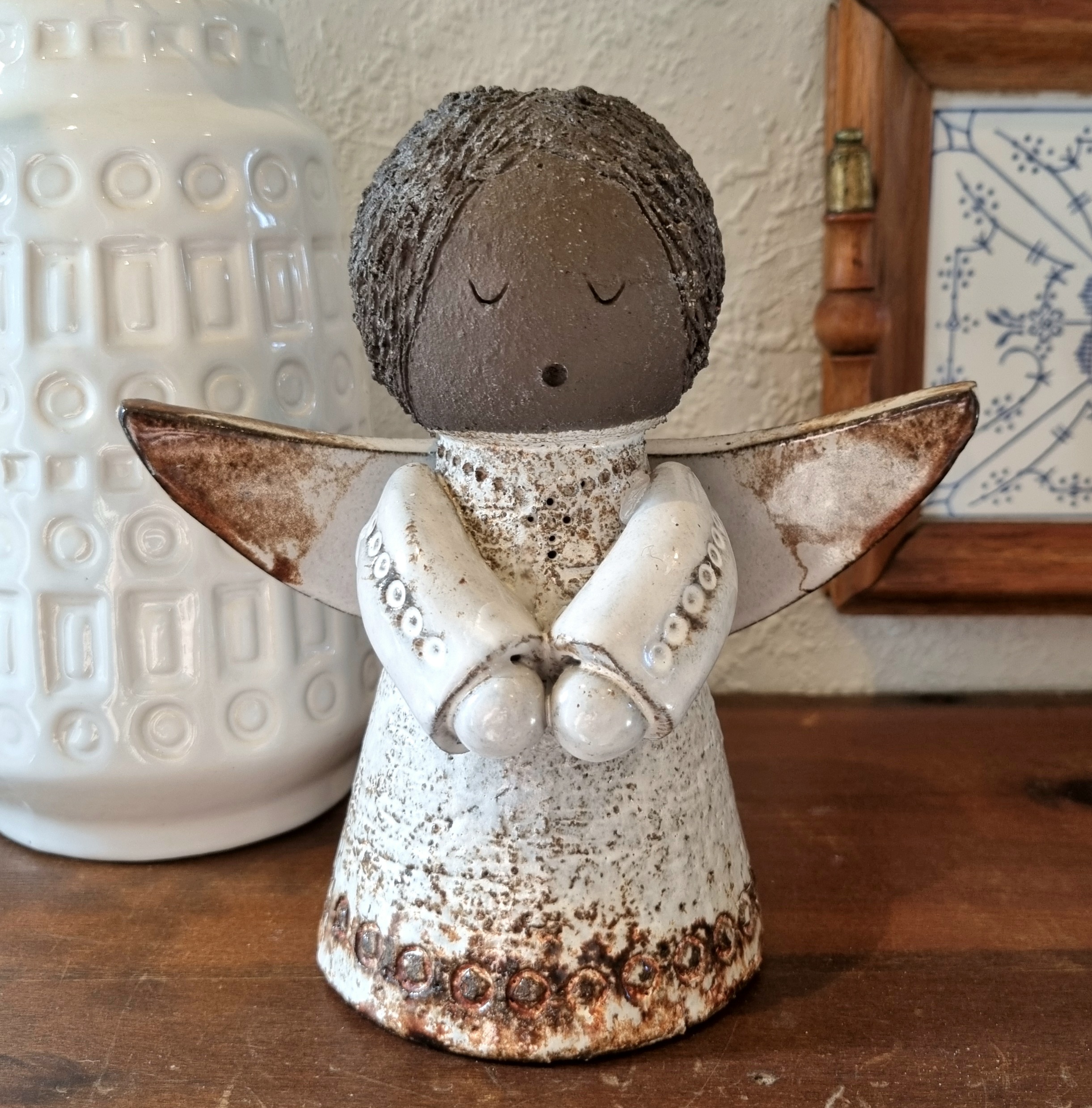 Smuk keramik engel som lysestage