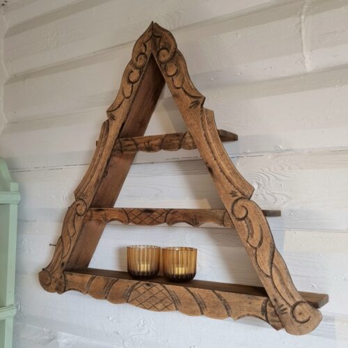 Sød gammel Amagerhylde i smukt træ