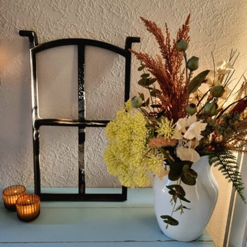 Flot lille staldvindue i robust støbejern – uden glas