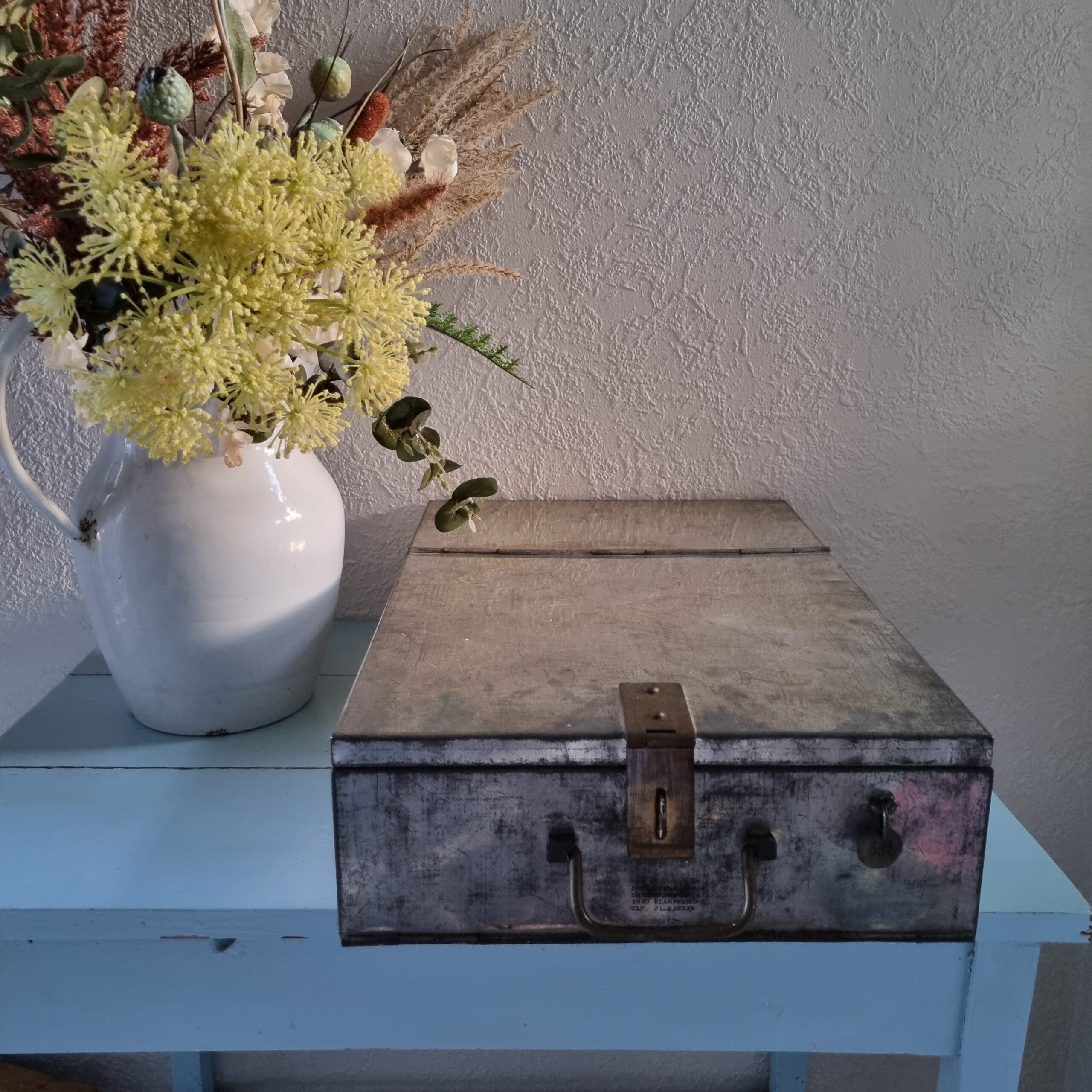 Rustik jern bankkasse - i flot stand