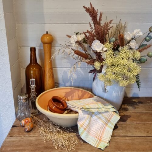 Fint gammelt dejfad med orange glasur