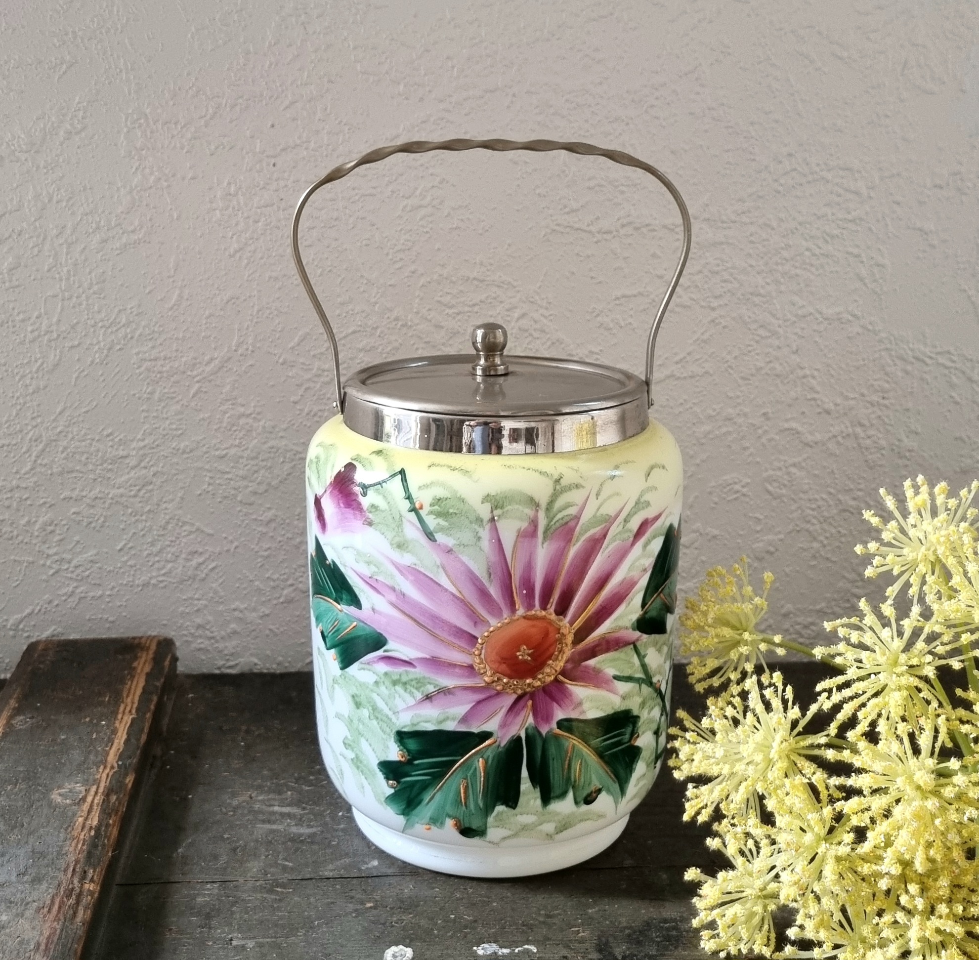 Flot gammel kiksespand i smukke farver