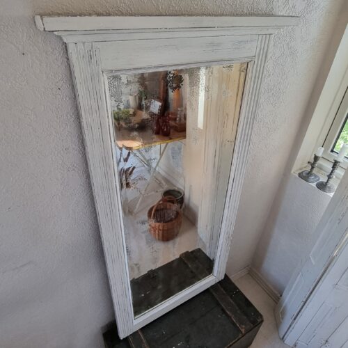 Antikt hvidmalet spejl med masser af skøn patina