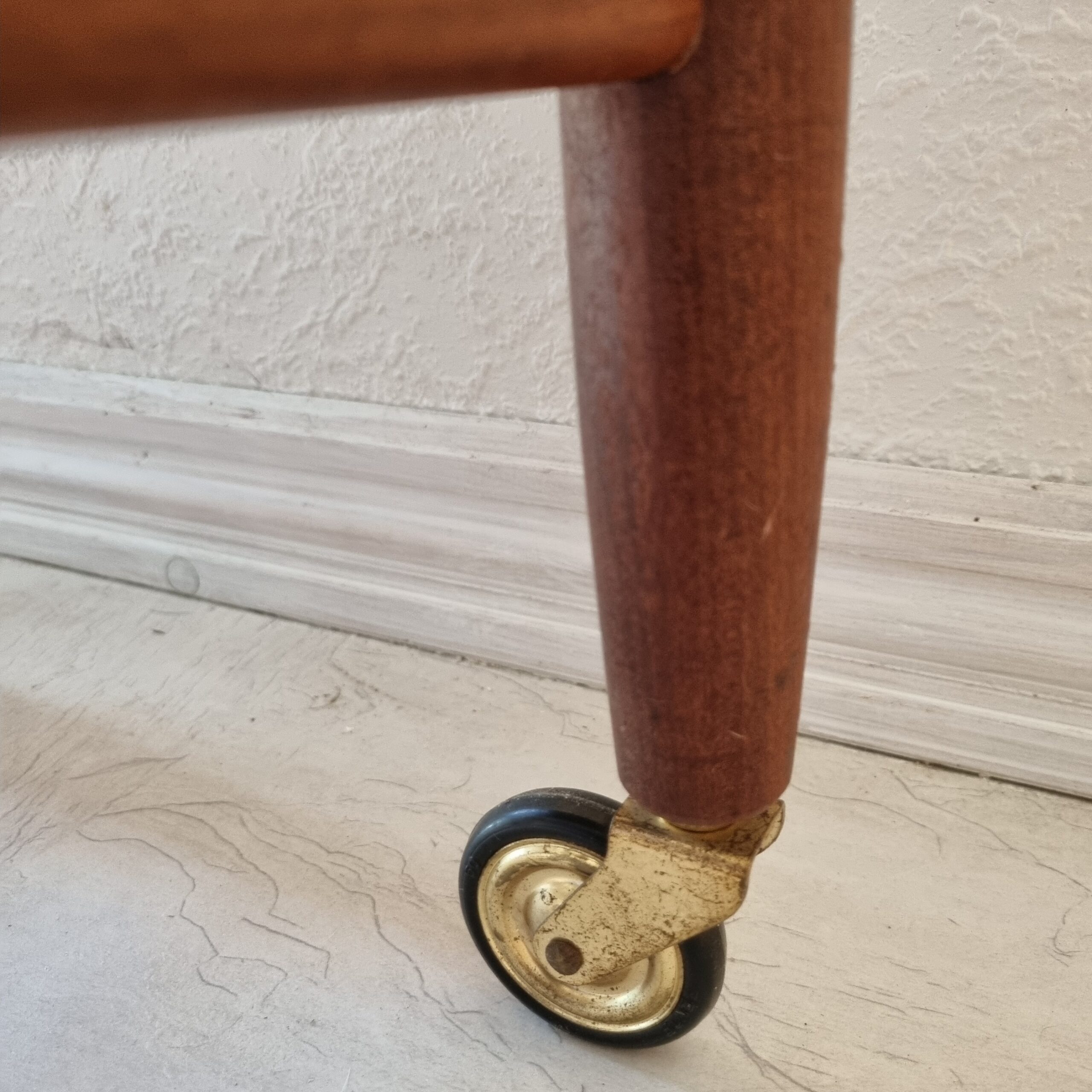 Flot Vitzé teak sybord med hjul og kurv - skøn retro - Billede 12