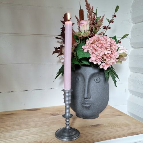 Smuk gammel tinstage med fine detaljer