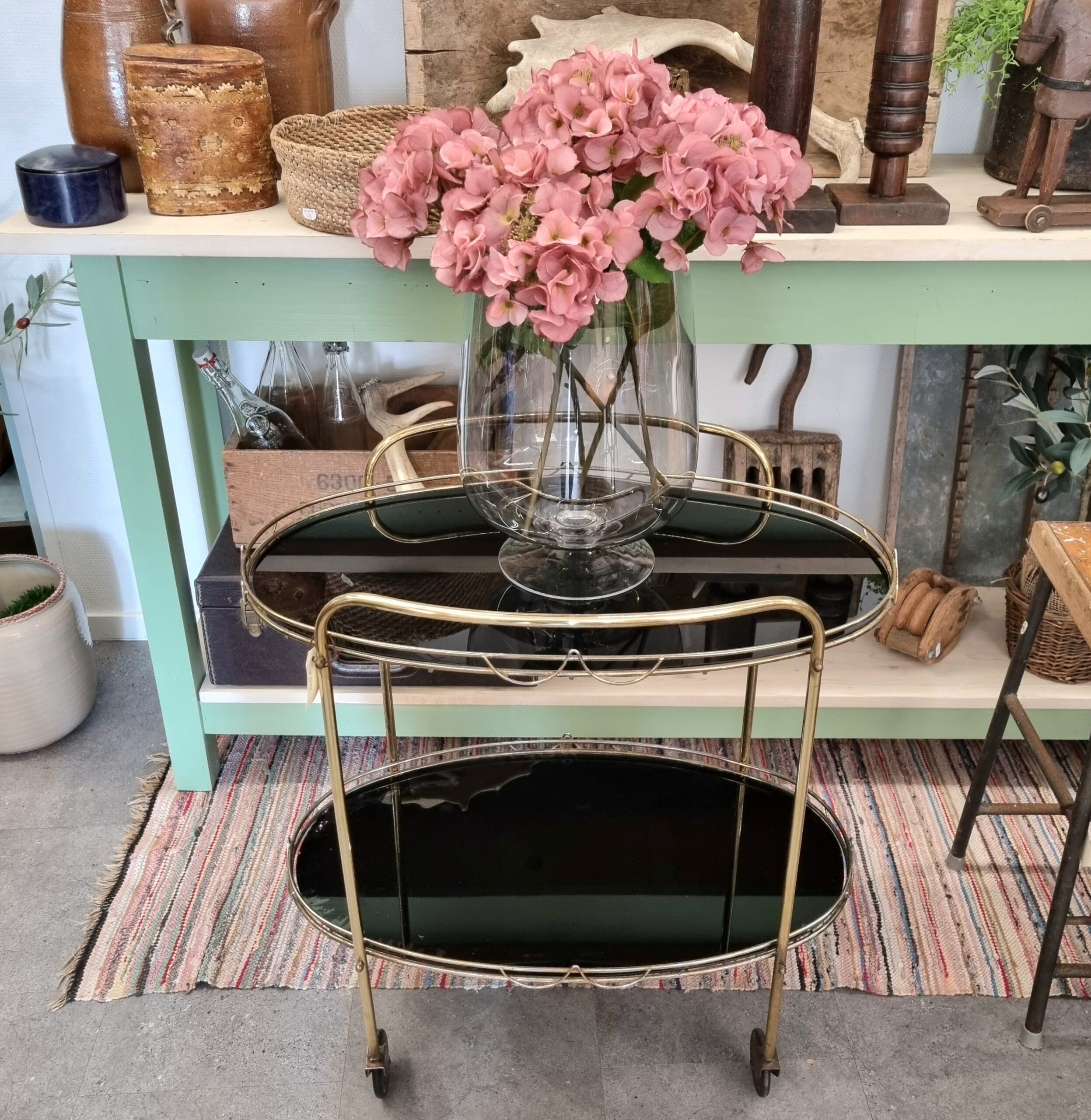 Elegant barbord med hjul - skøn retro