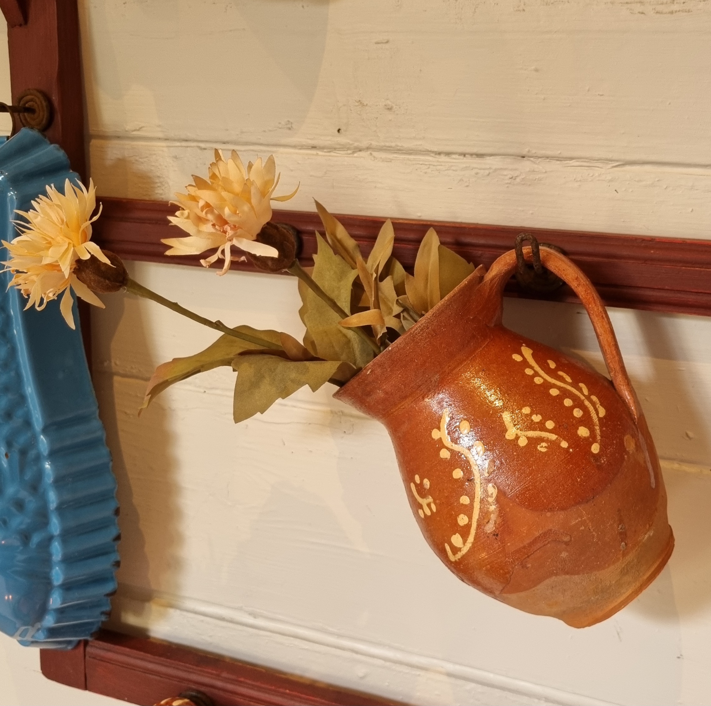 Sød lerkande med hank og rødbrun glasur