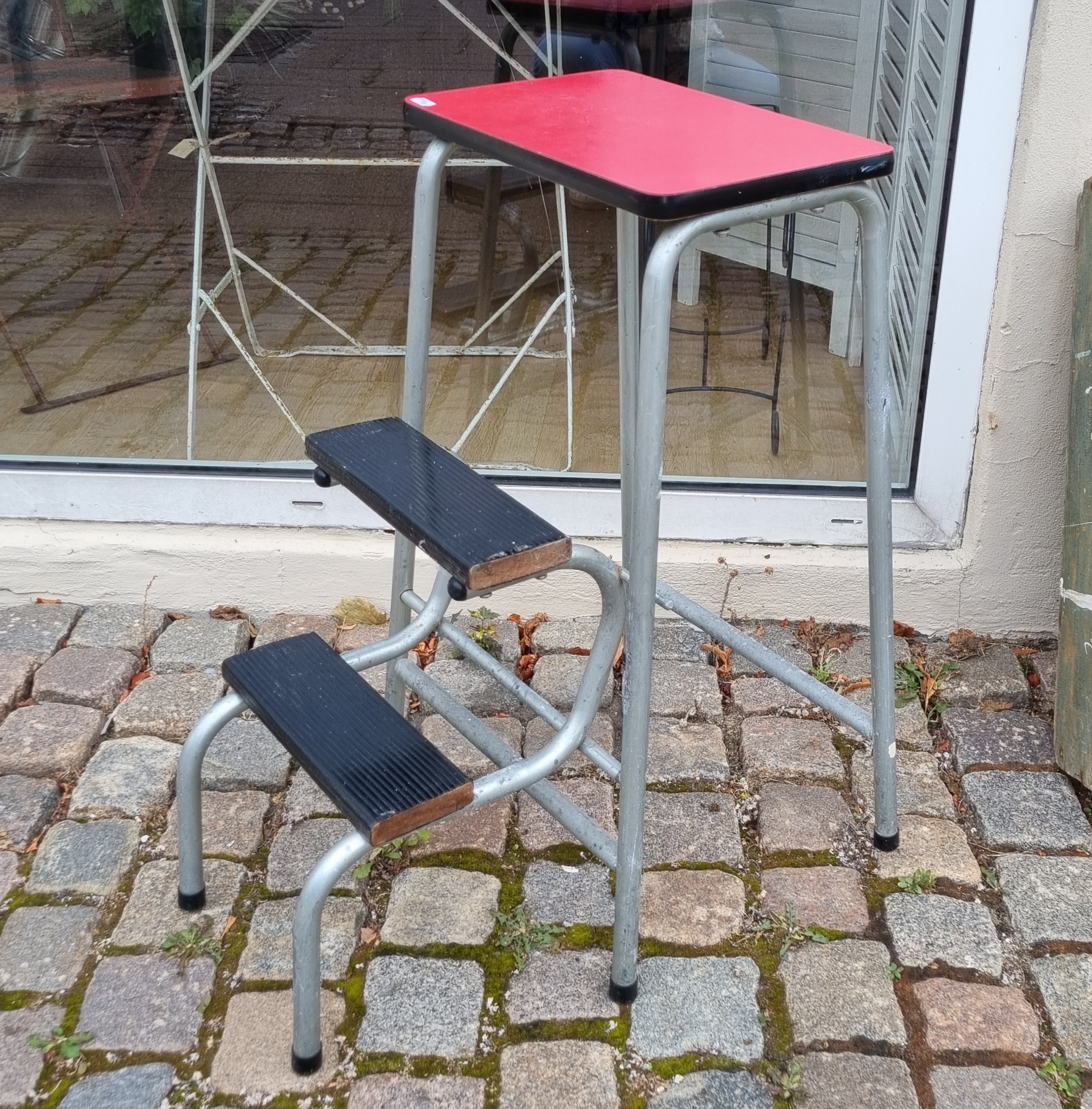 Retro trappestige i flot og velholdt stand