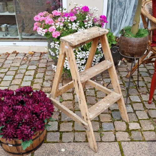 Robust gammel trappestige – med flot patina