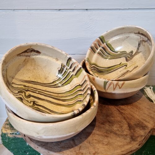 Smuk håndlavet creme lerskål – delvist glaseret