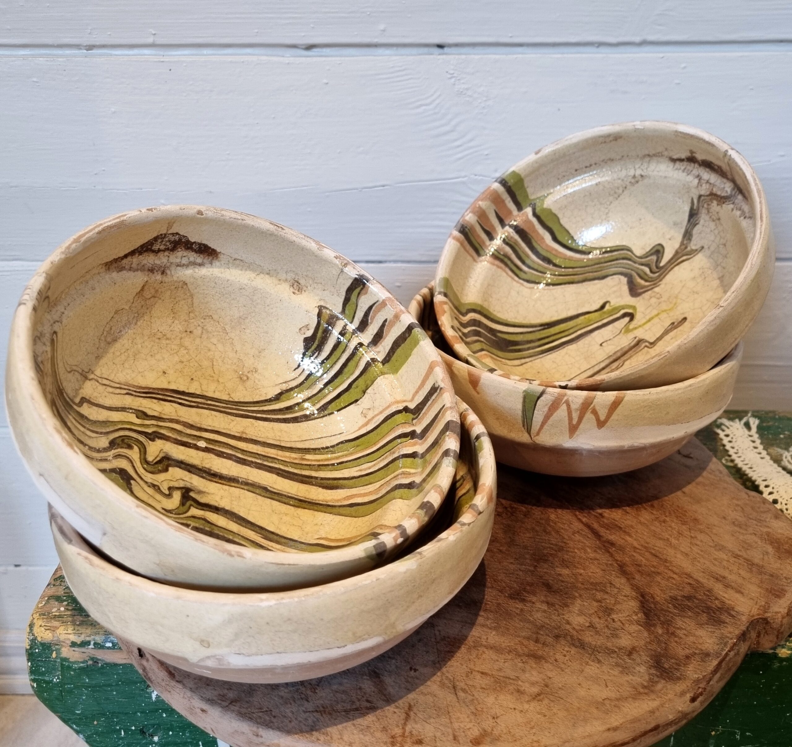 Smuk håndlavet creme lerskål