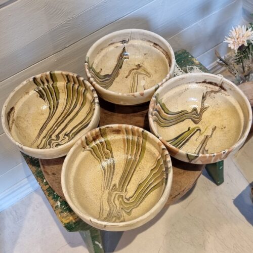 Smuk håndlavet creme lerskål – delvist glaseret