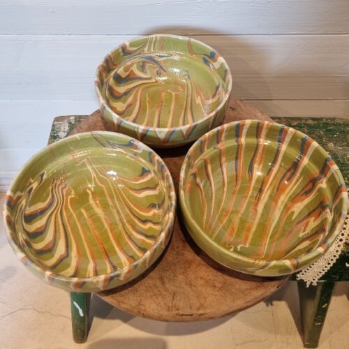 Smuk håndlavet limegrøn lerskål – delvist glaseret