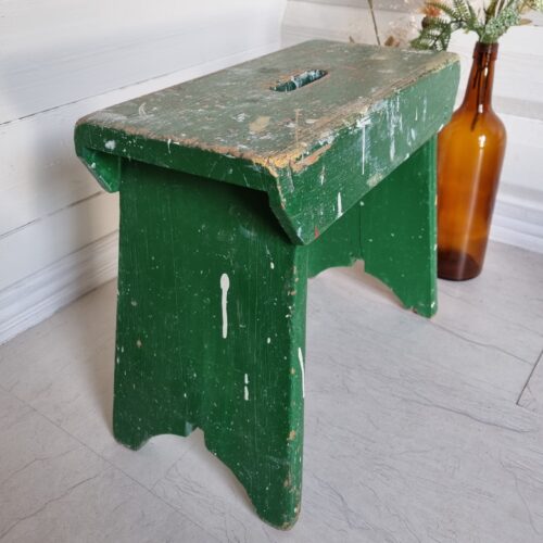 Antik stor skammel med skøn patinering