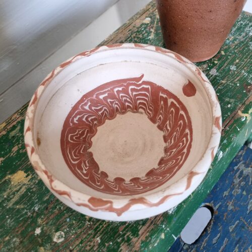 Sød lille uglaseret lerskål i fin stand