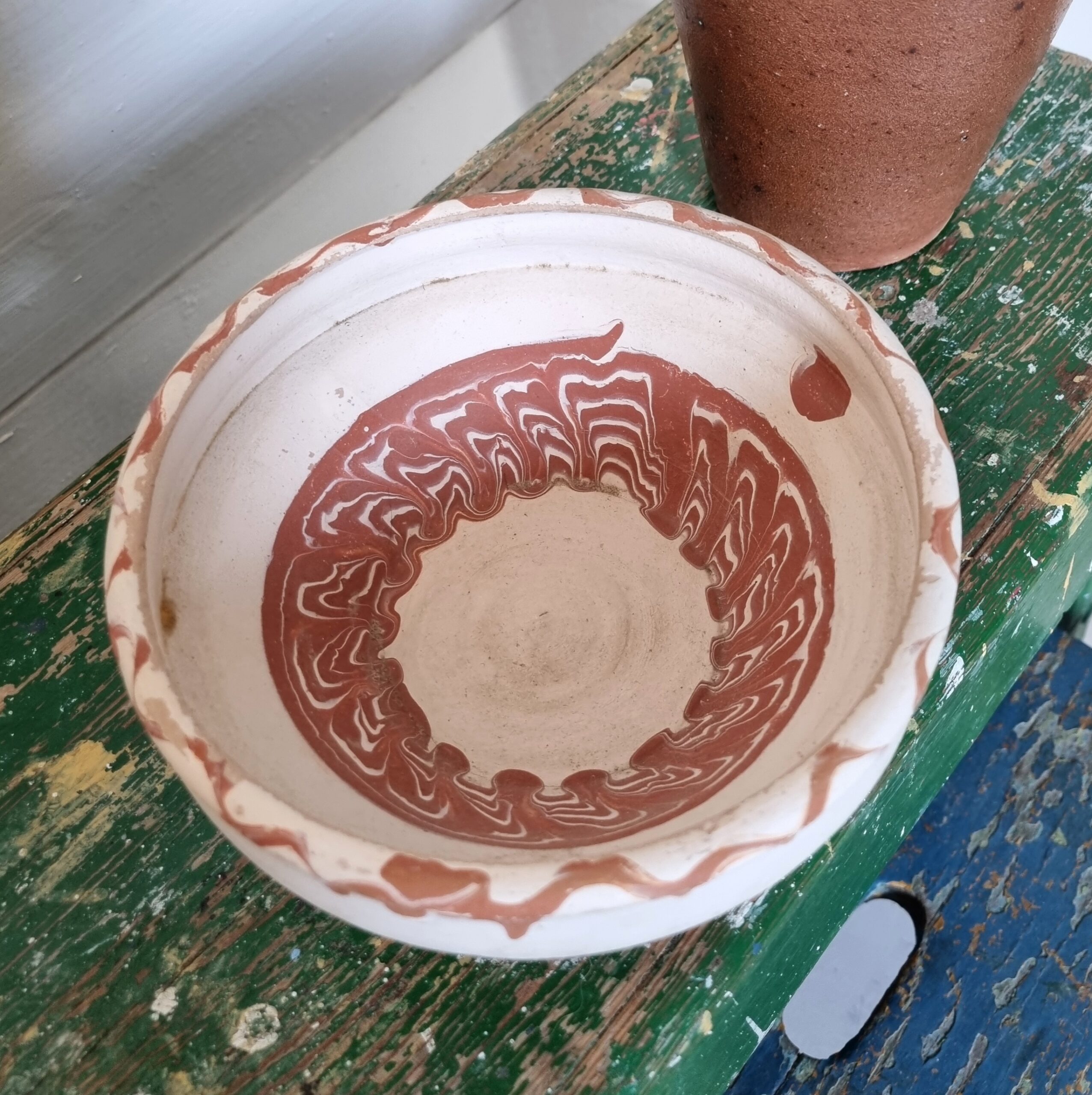 Sød lille uglaseret lerskål i fin stand