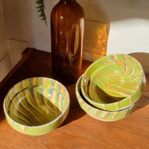 Smuk håndlavet limegrøn lerskål – delvist glaseret