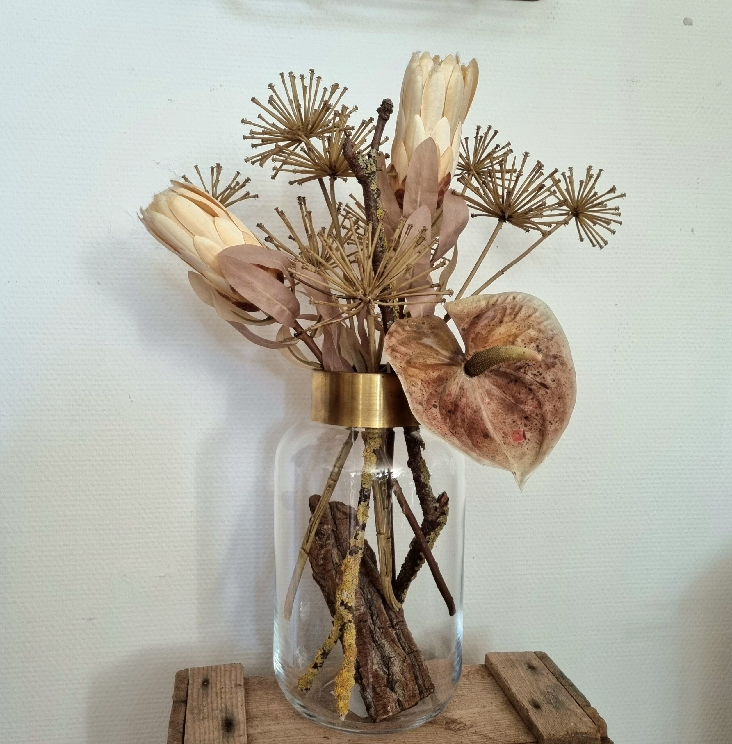 Glasvase med messing kant