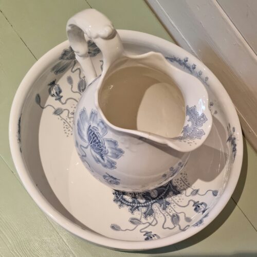 Smukt servante sæt med kande og fad – hollandsk