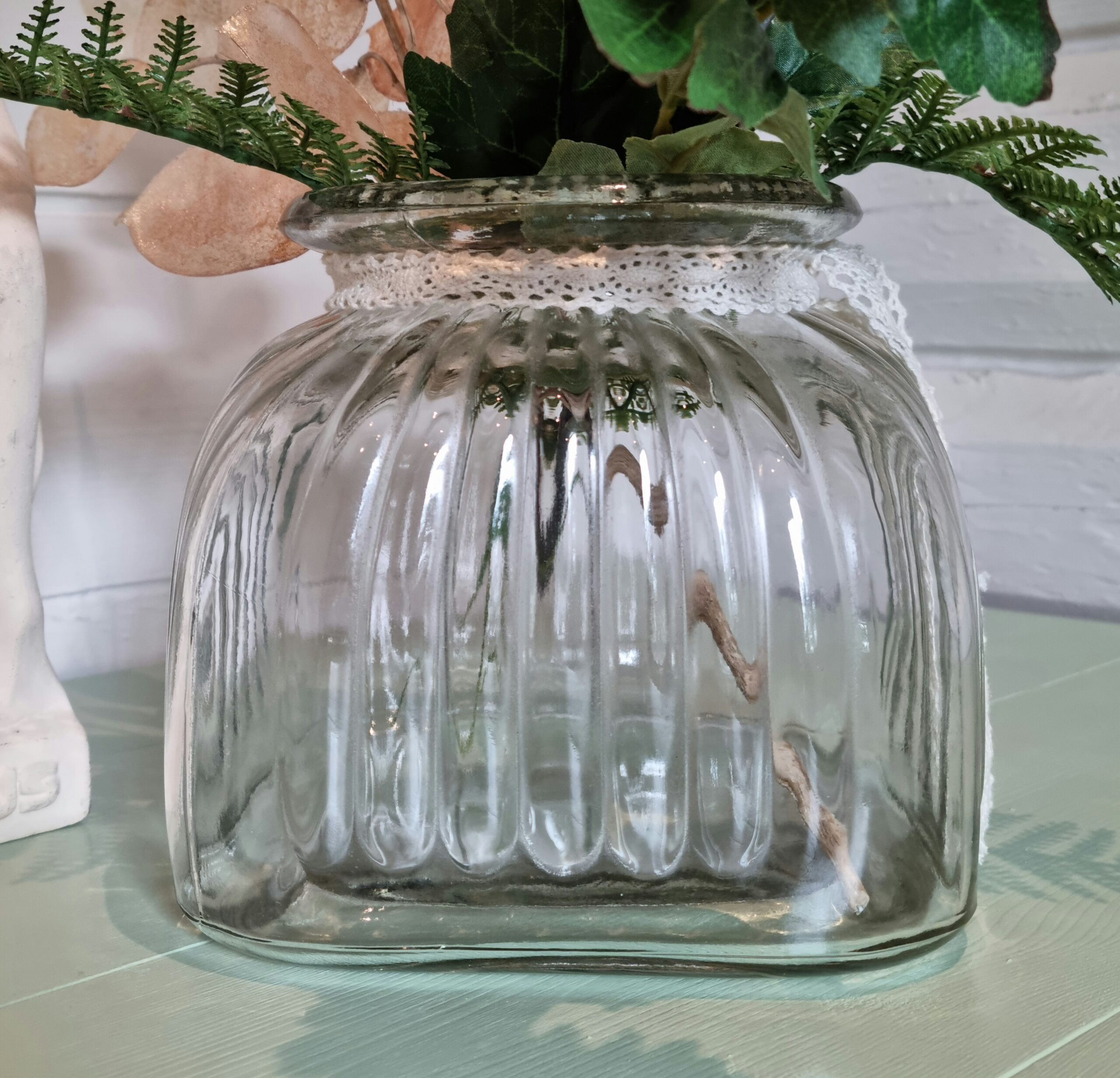 Sød kraftig glaspotte med riller