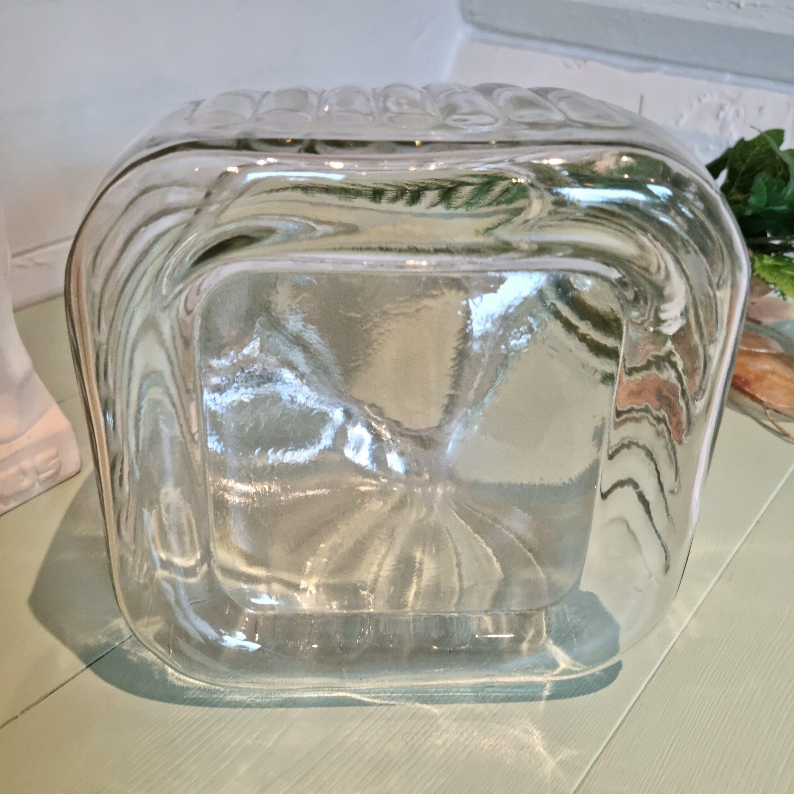 Sød kraftig glaspotte med riller