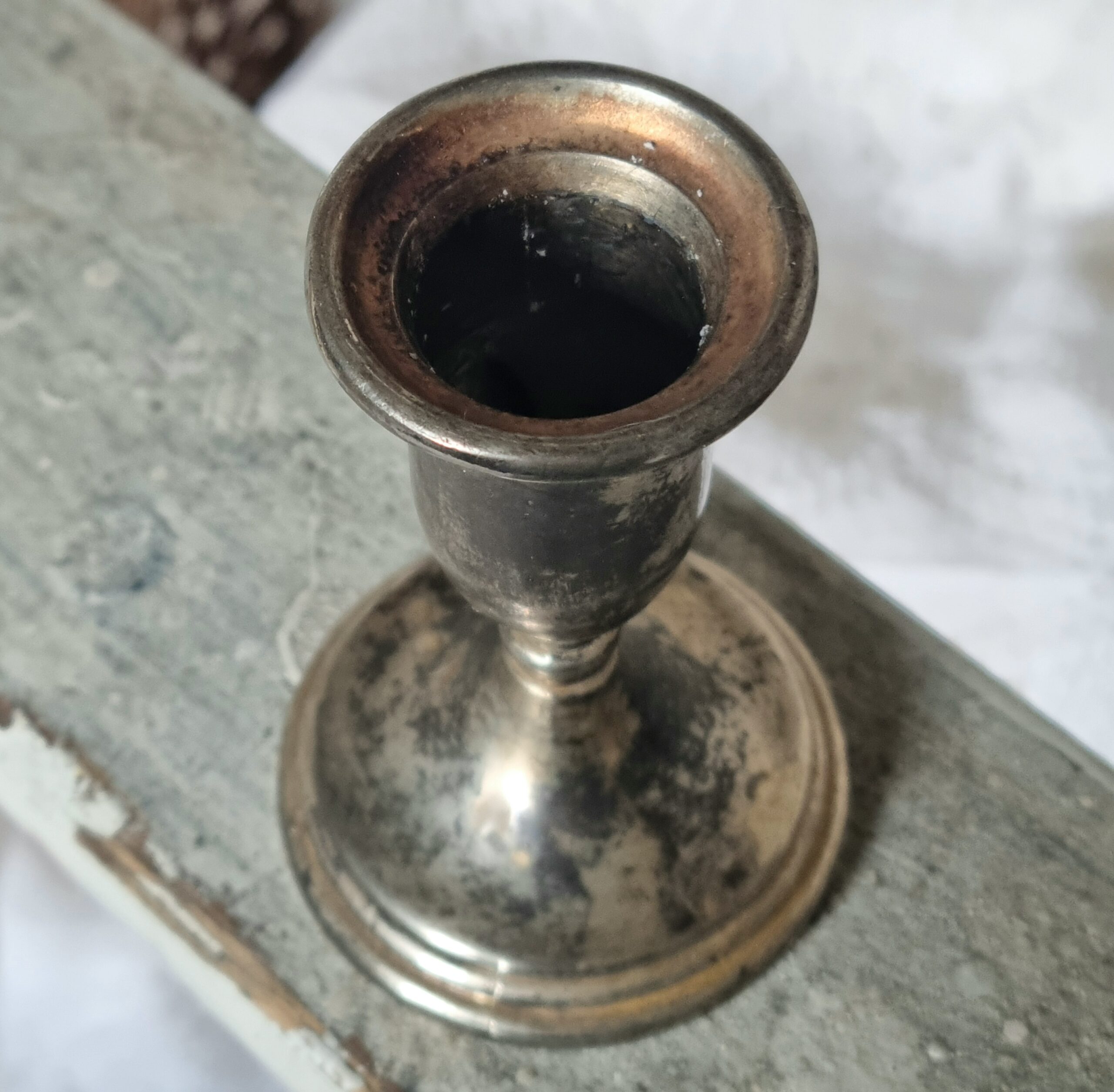 Fin lille lysestage i pletsølv