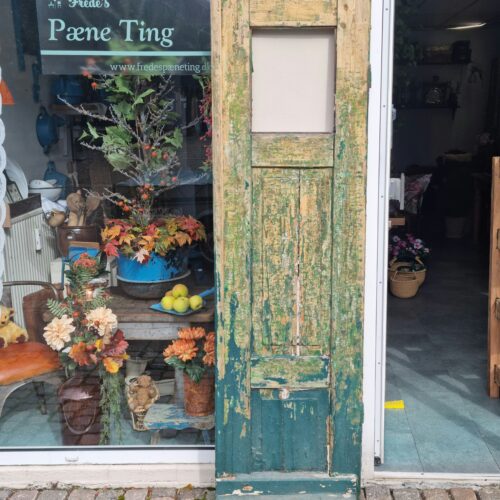 Flot rustik gammel dør med flot patina