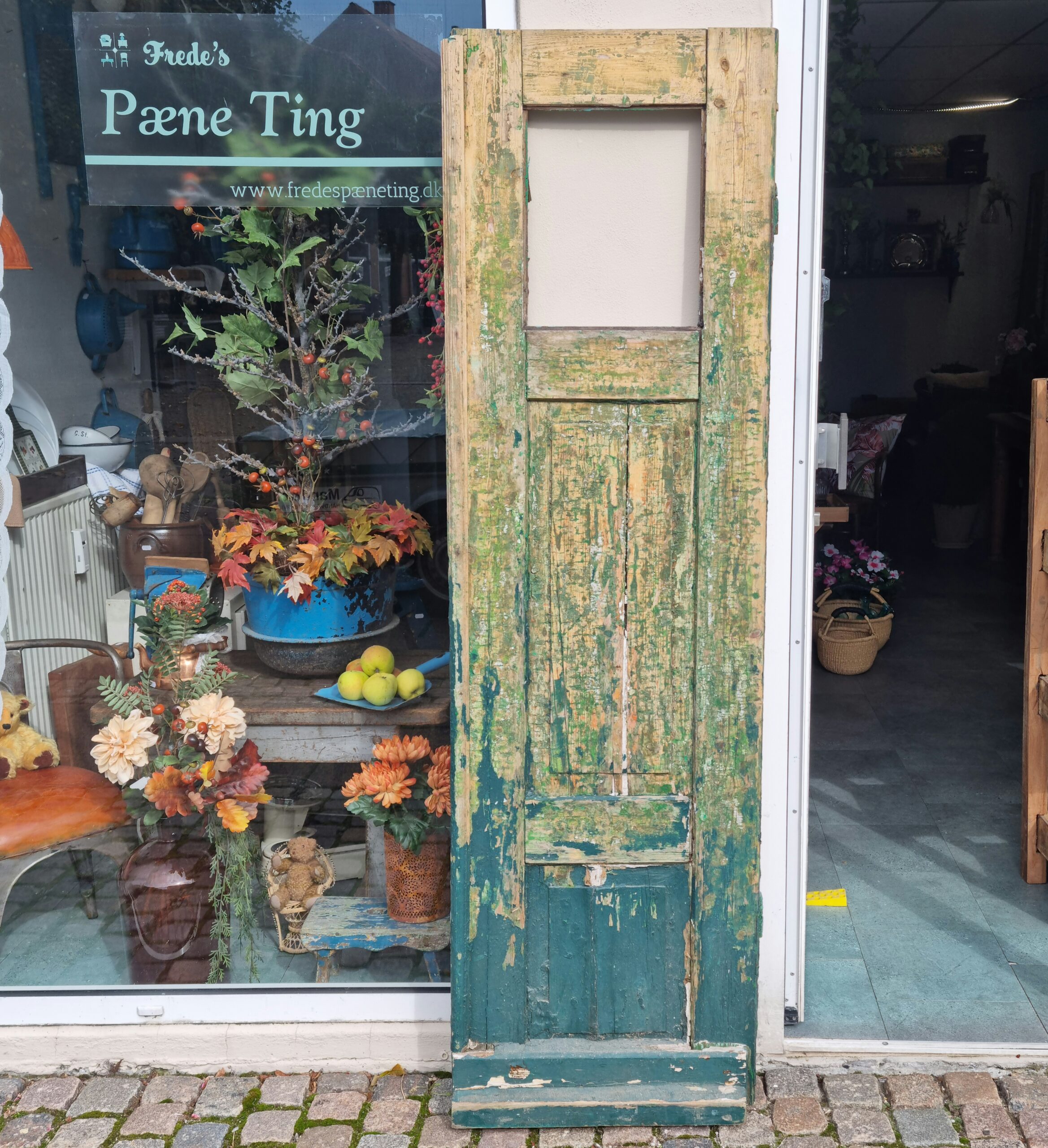 Flot rustik gammel dør med flot patina