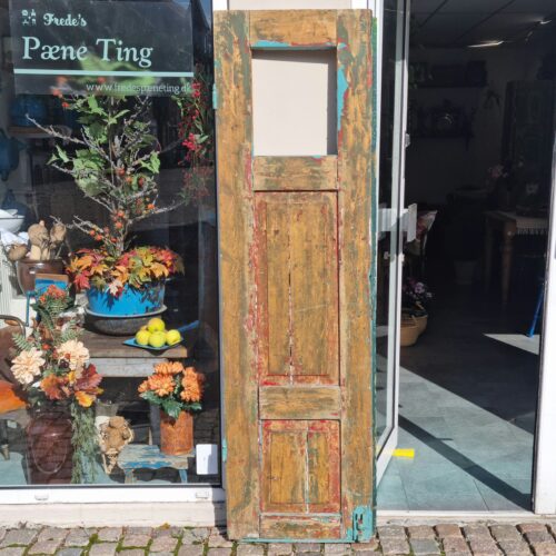 Flot rustik gammel dør med flot patina