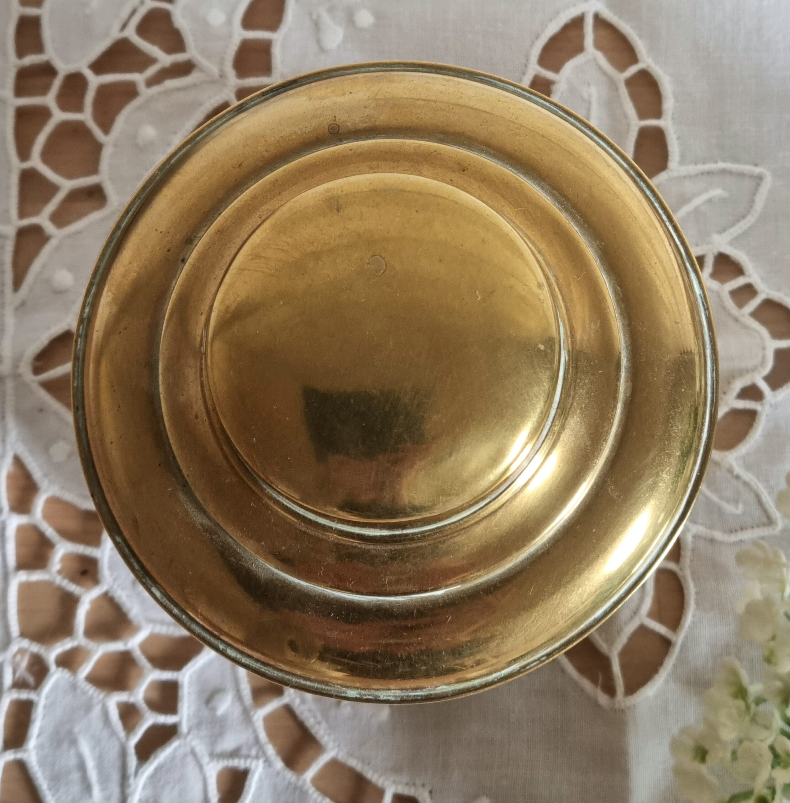 Flot messing tedåse