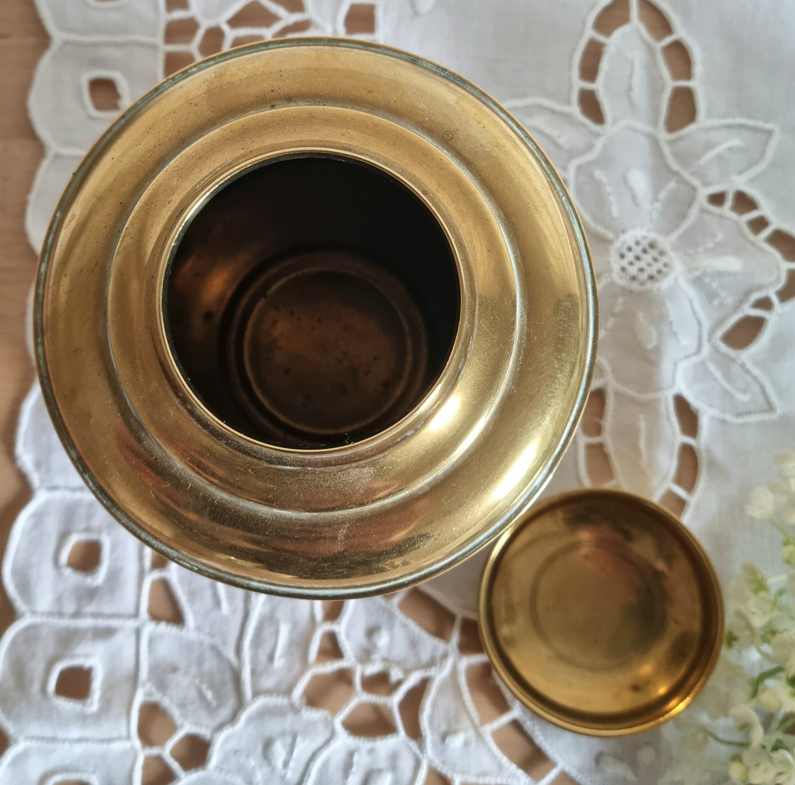 Flot messing tedåse