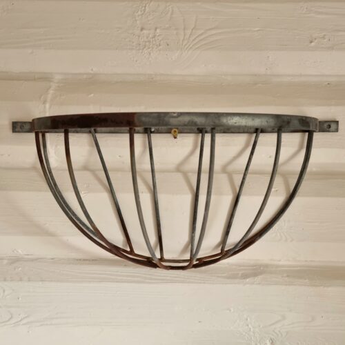 Rustikt jern ophæng til væggen – f.eks til blomster