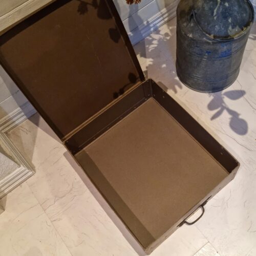 Flot stor brun arkiv æske med greb i kraftigt pap