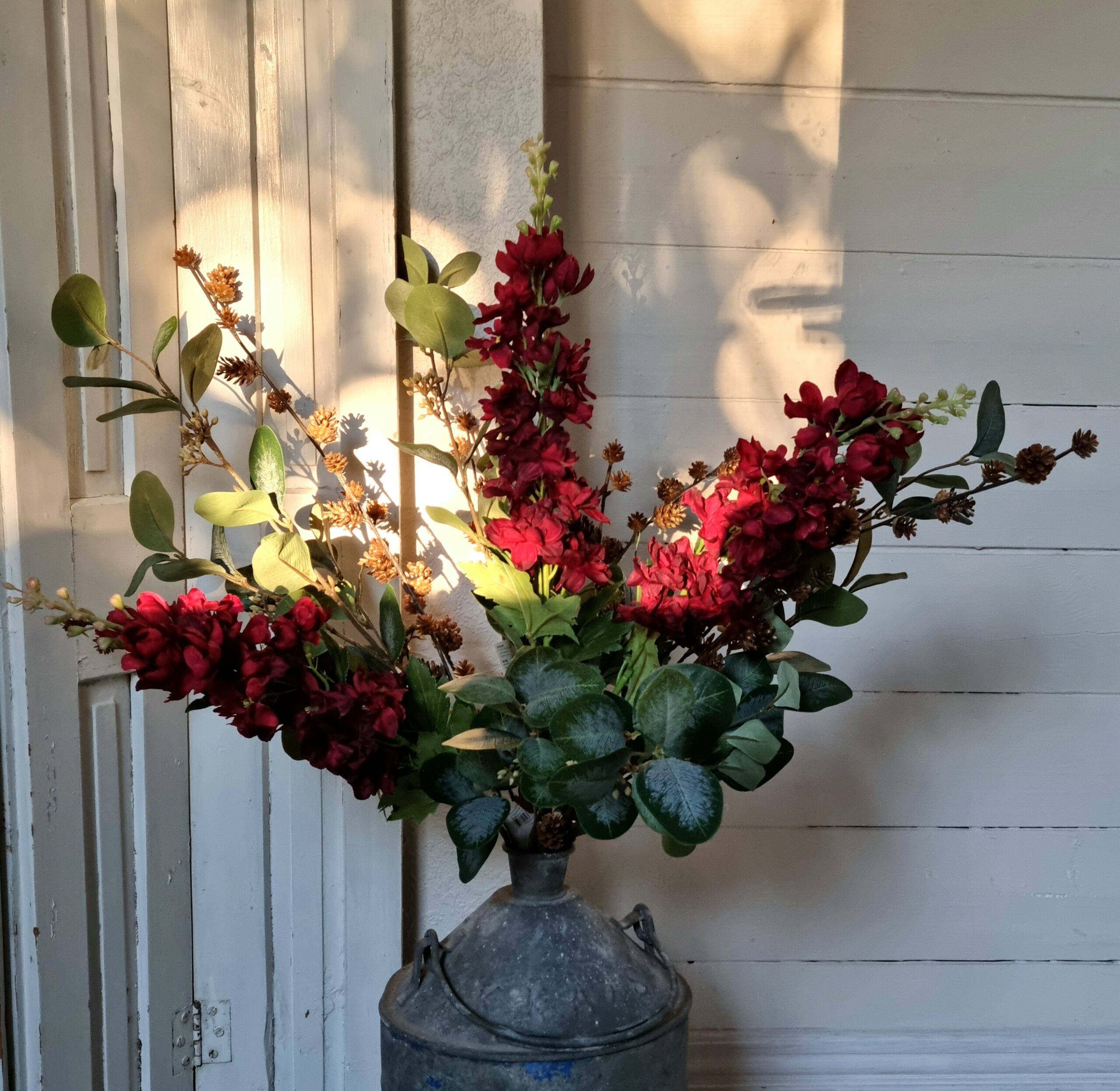 Smuk vinrød 'Ridderspore