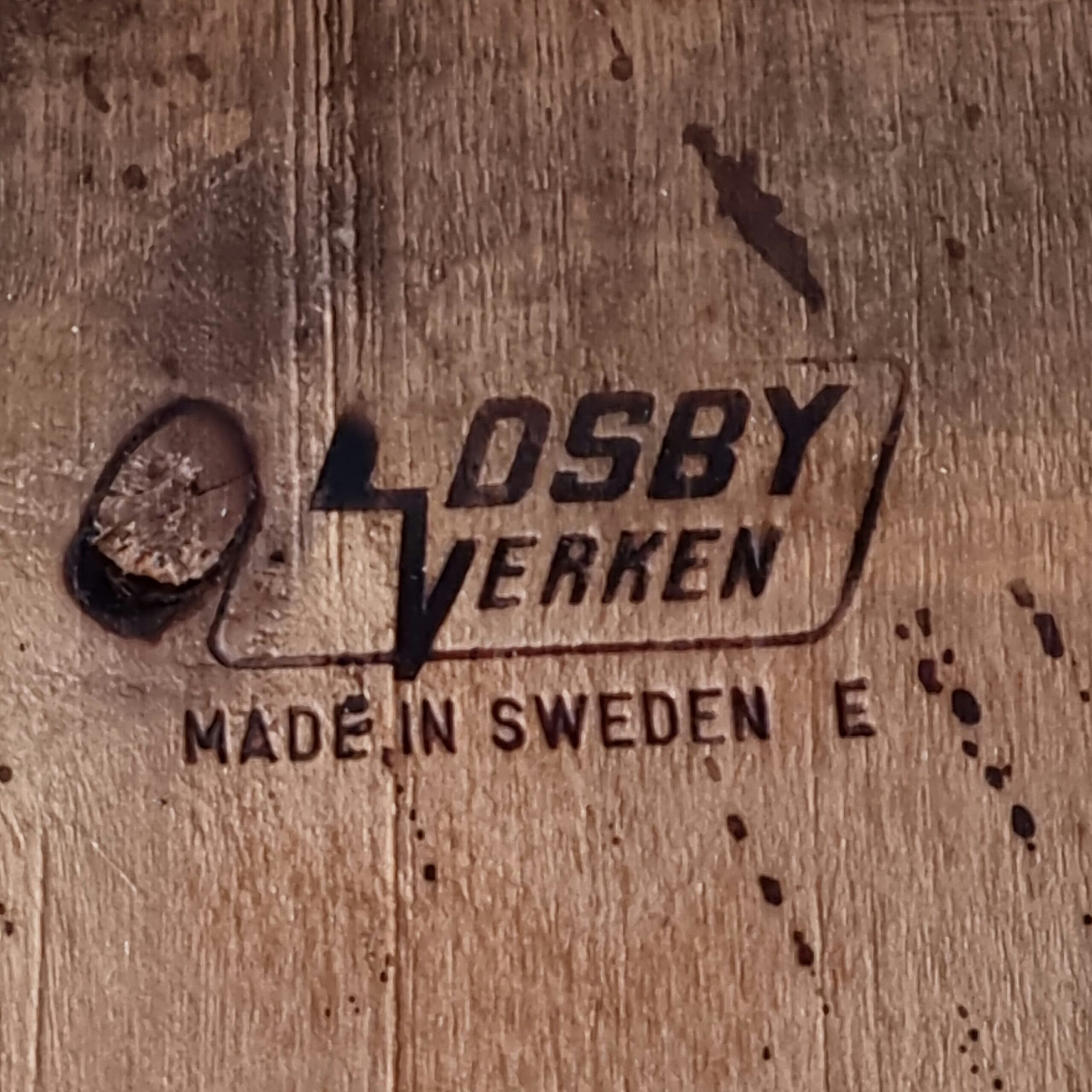 Gammel svensk barne stol i træ - Losby Verken
