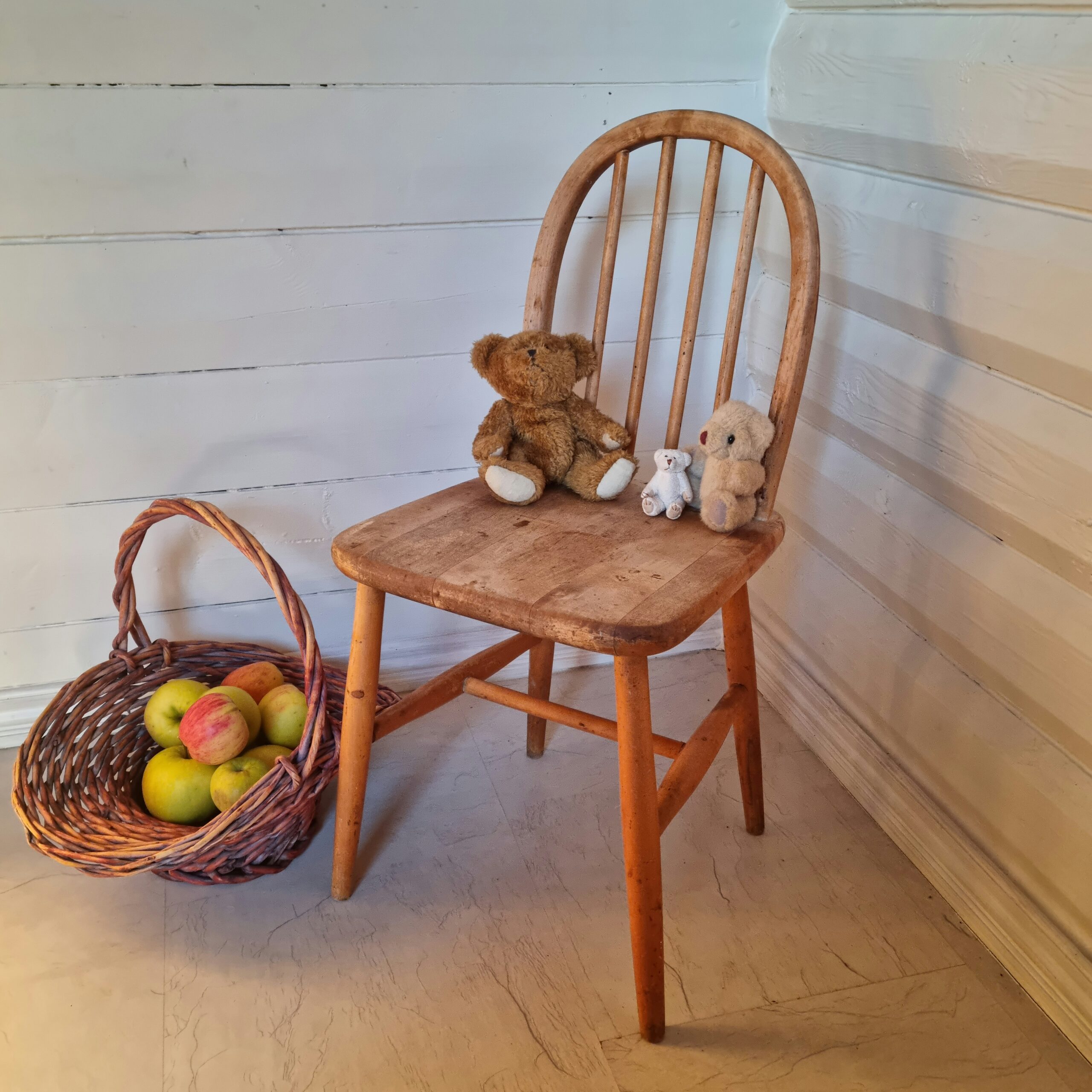 Flot gammel svensk barne stol - Losby Verken