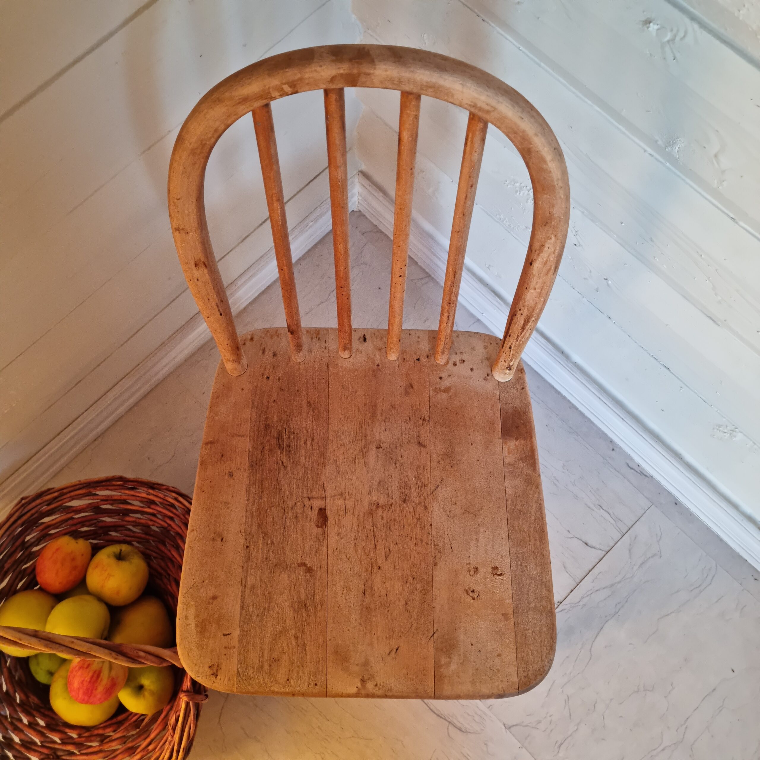 Flot gammel svensk barne stol