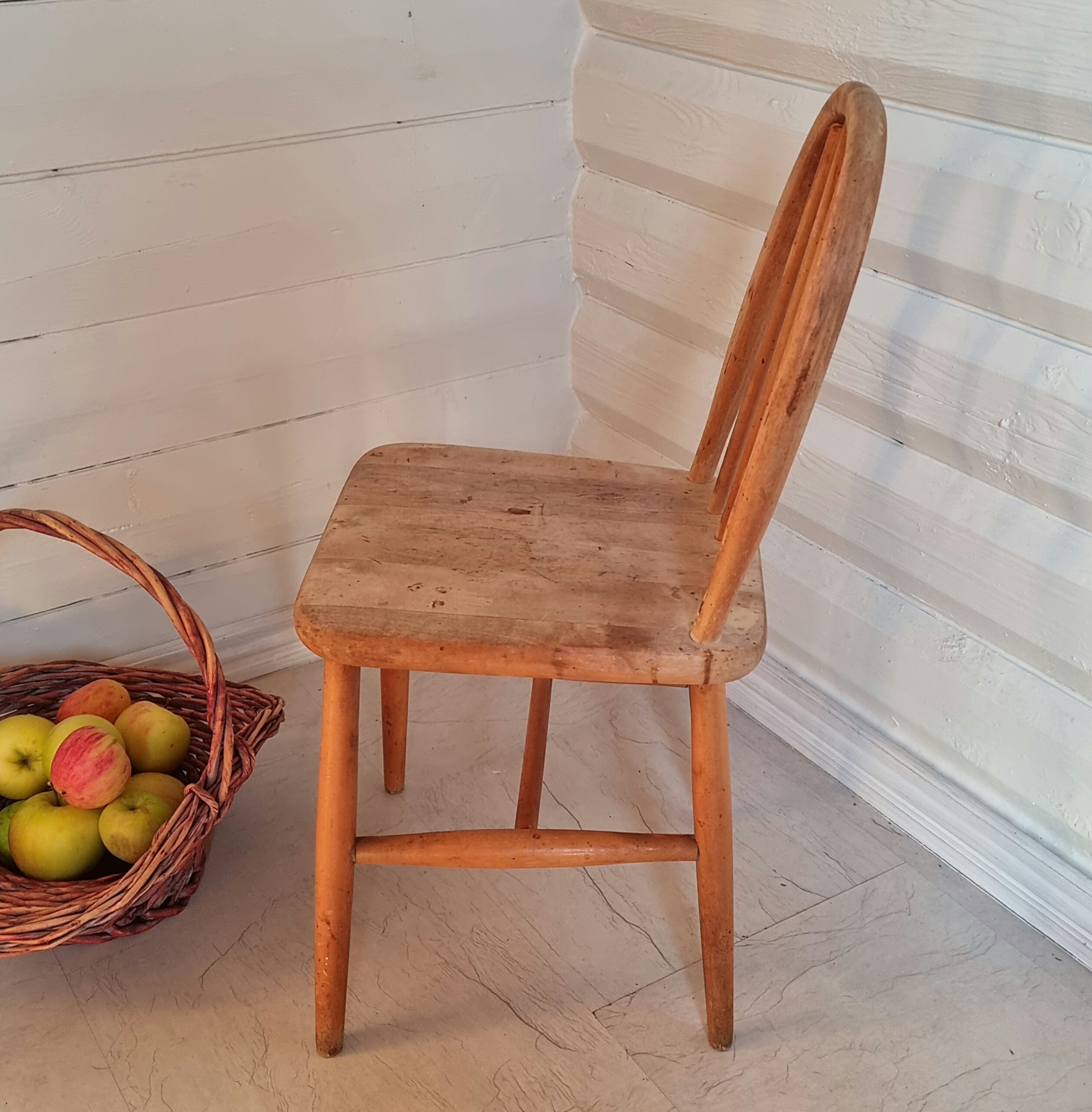 Flot gammel svensk barne stol