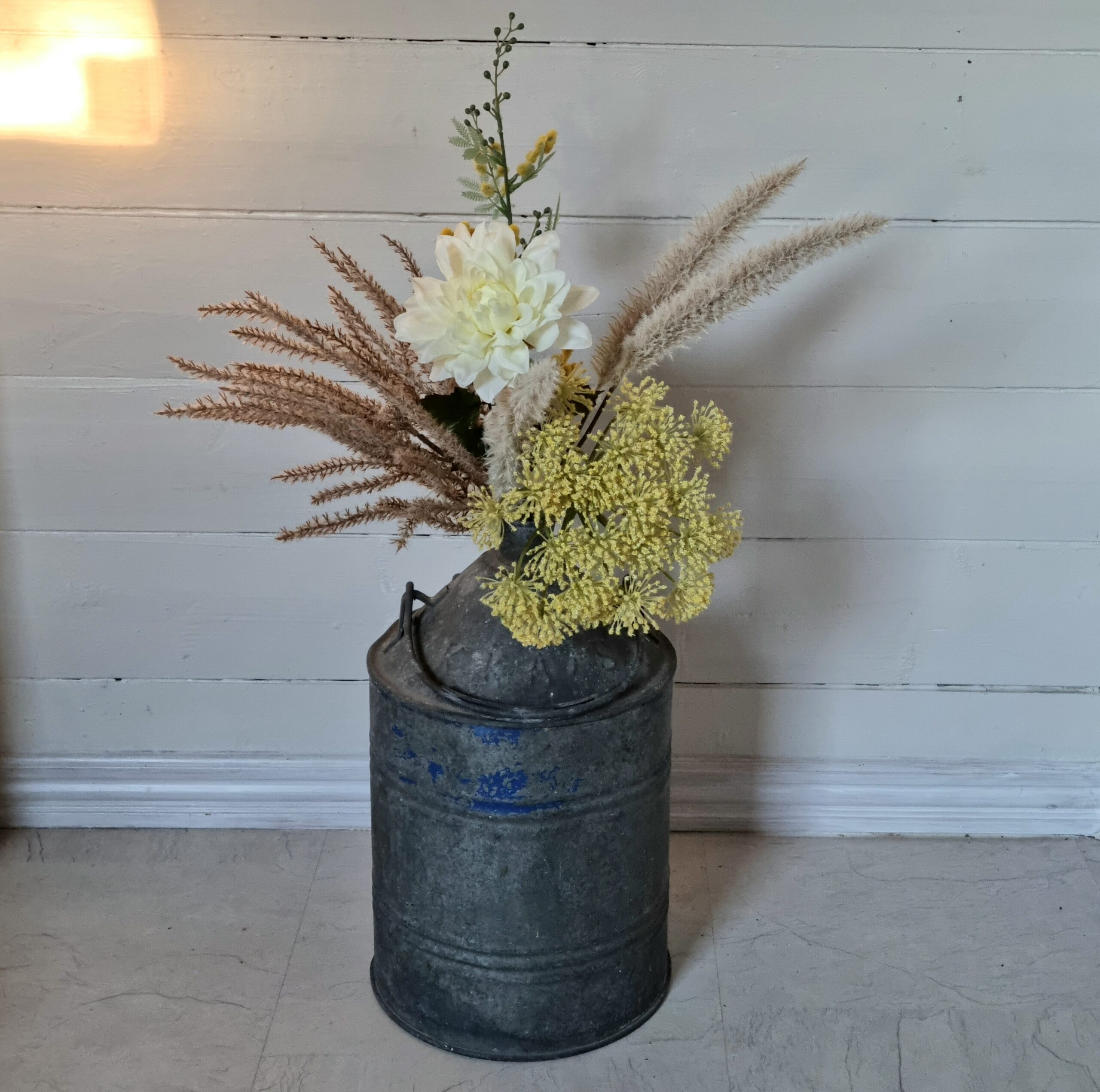 Rustik og dekorativ zink dunk med hank