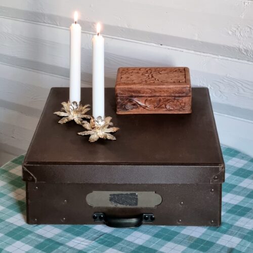 Flot stor brun arkiv æske med greb i kraftigt pap