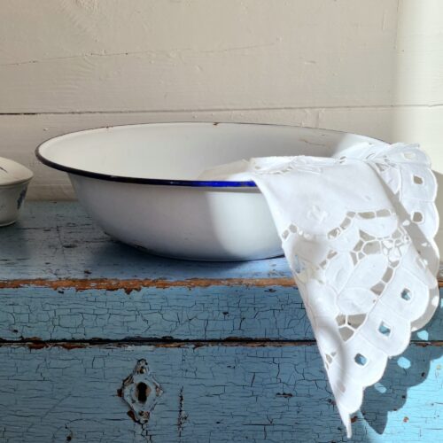 Flot hvidt emalje vandfad – i fin stand