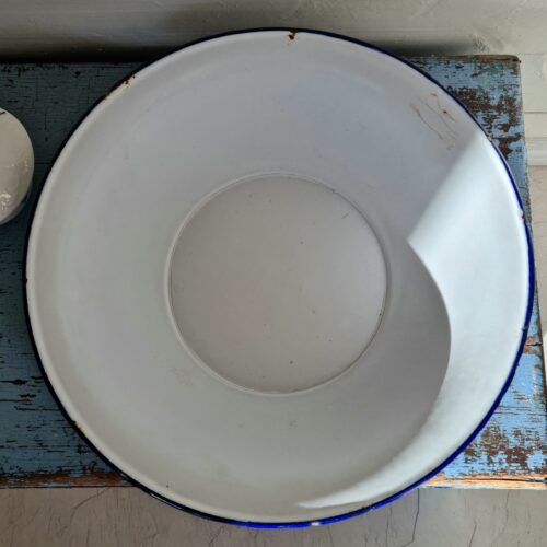 Flot hvidt emalje vandfad – i fin stand