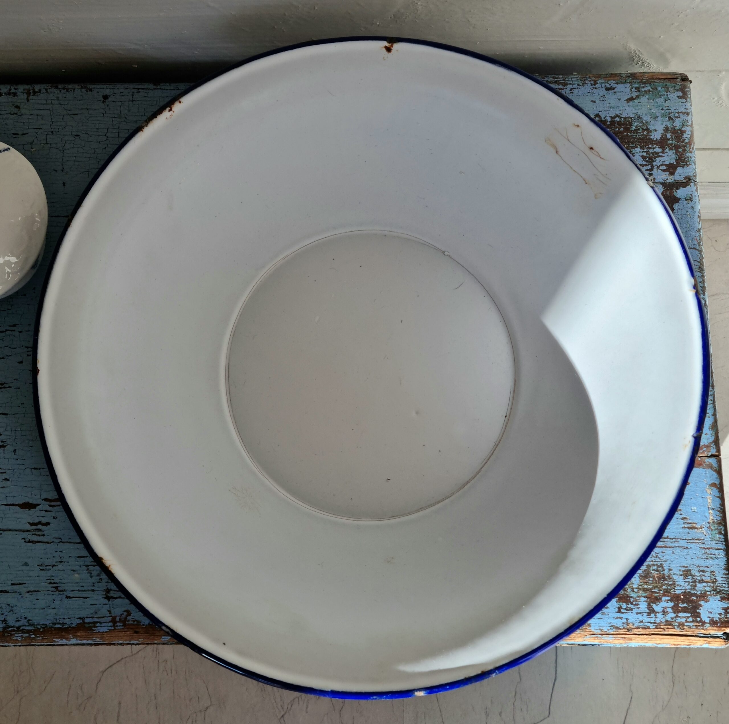 Flot hvidt emalje vandfad