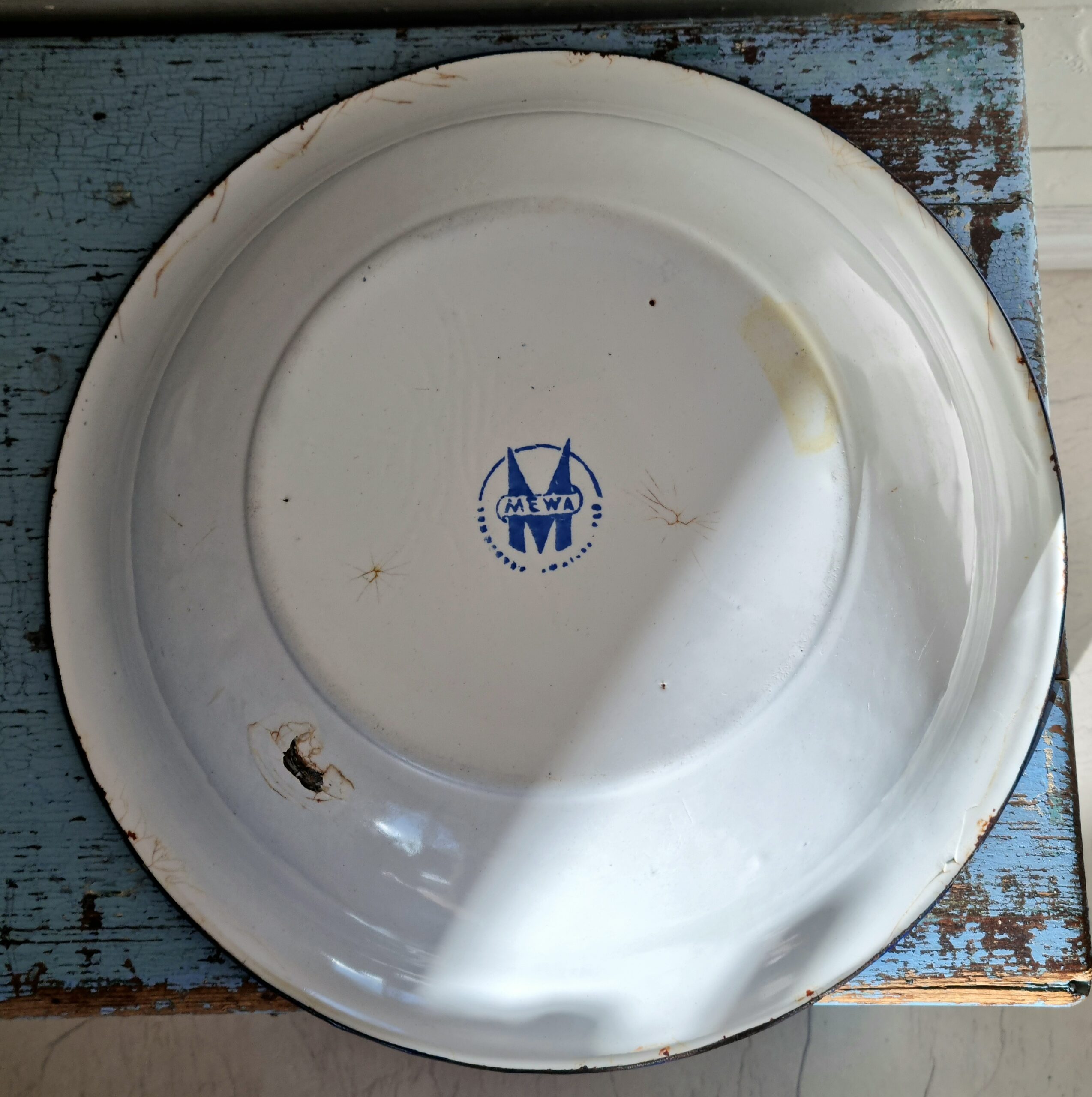 Flot hvidt emalje vandfad