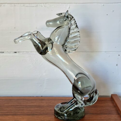 Flot hest i smukt glas – i fin stand