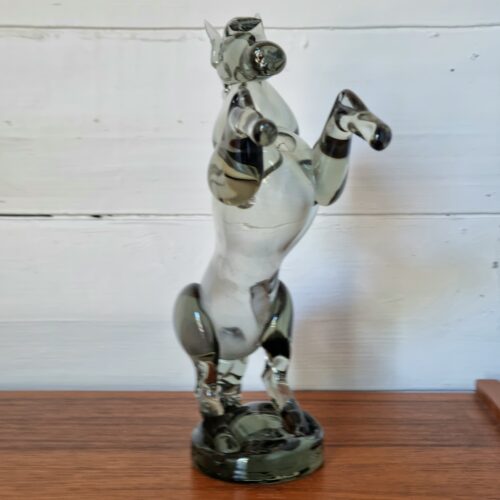 Flot hest i smukt glas – i fin stand