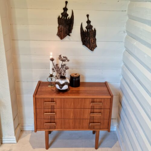 Flot teak kommode i velholdt stand – dansk produceret
